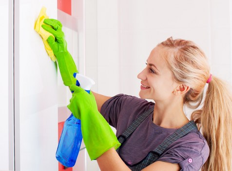 Professional sofa cleaning included in move out cleaning for a furnished living room