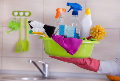 Sustainable move out cleaning with reusable items and sorted recycling streams