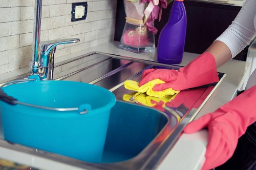 End-of-lease window cleaning preparation checklist with cleaned glass surfaces
