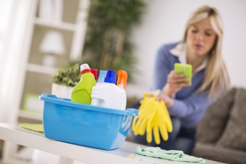 Screen reader user navigating move out cleaning website content